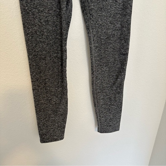 Beyond Yoga Classic Spacedye 7/8 Leggings Cropped Gray
Size Small Women’s - Picture 6 of 8